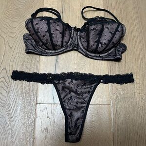 Jezebel gorgeous bra and panty set in 34A and size S.